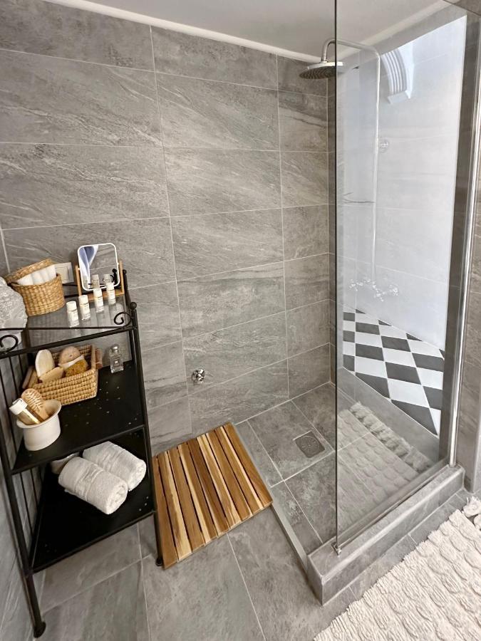 Spacious 82 M2 Two Bedroom Classy Apartment Near City Center เทสซาโลนิกิ ภายนอก รูปภาพ